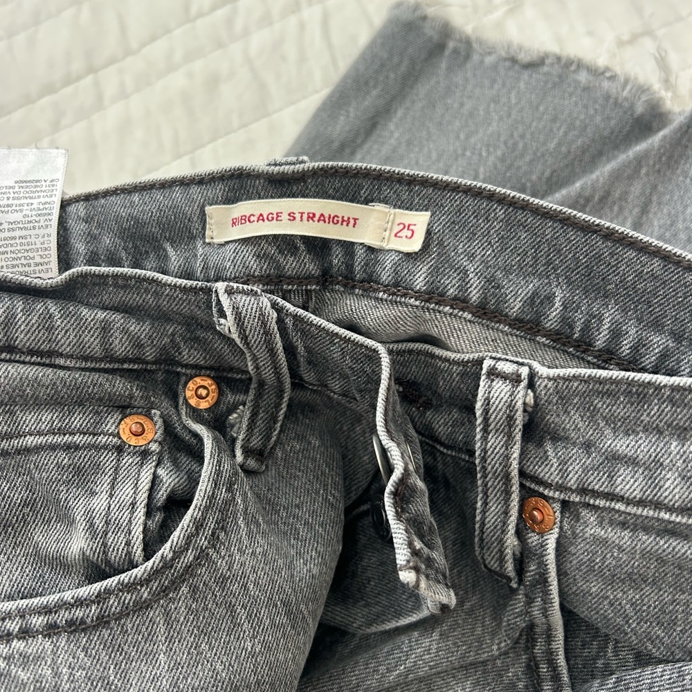 Levi's Ribcage Ankle Jeans - Picture 3 of 4